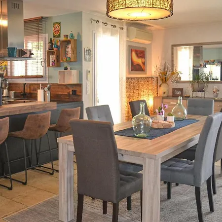 Holiday home Beautiful In With Kitchen Campagnan